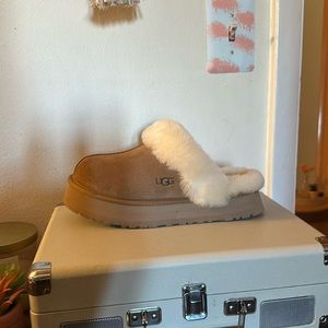 Chestnut platform Uggs